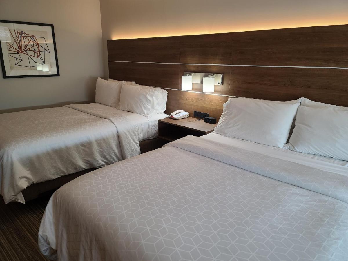 Holiday Inn Express Hotel & Suites Woodland Hills By Ihg Los Angeles Eksteriør billede