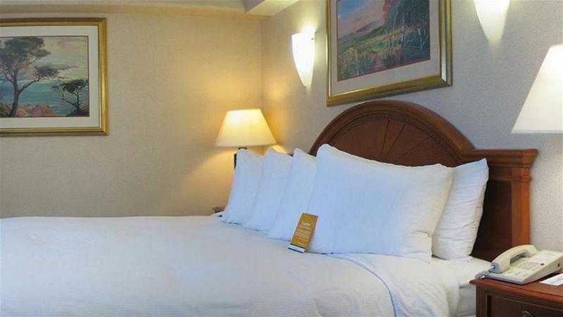 Holiday Inn Express Hotel & Suites Woodland Hills By Ihg Los Angeles Eksteriør billede