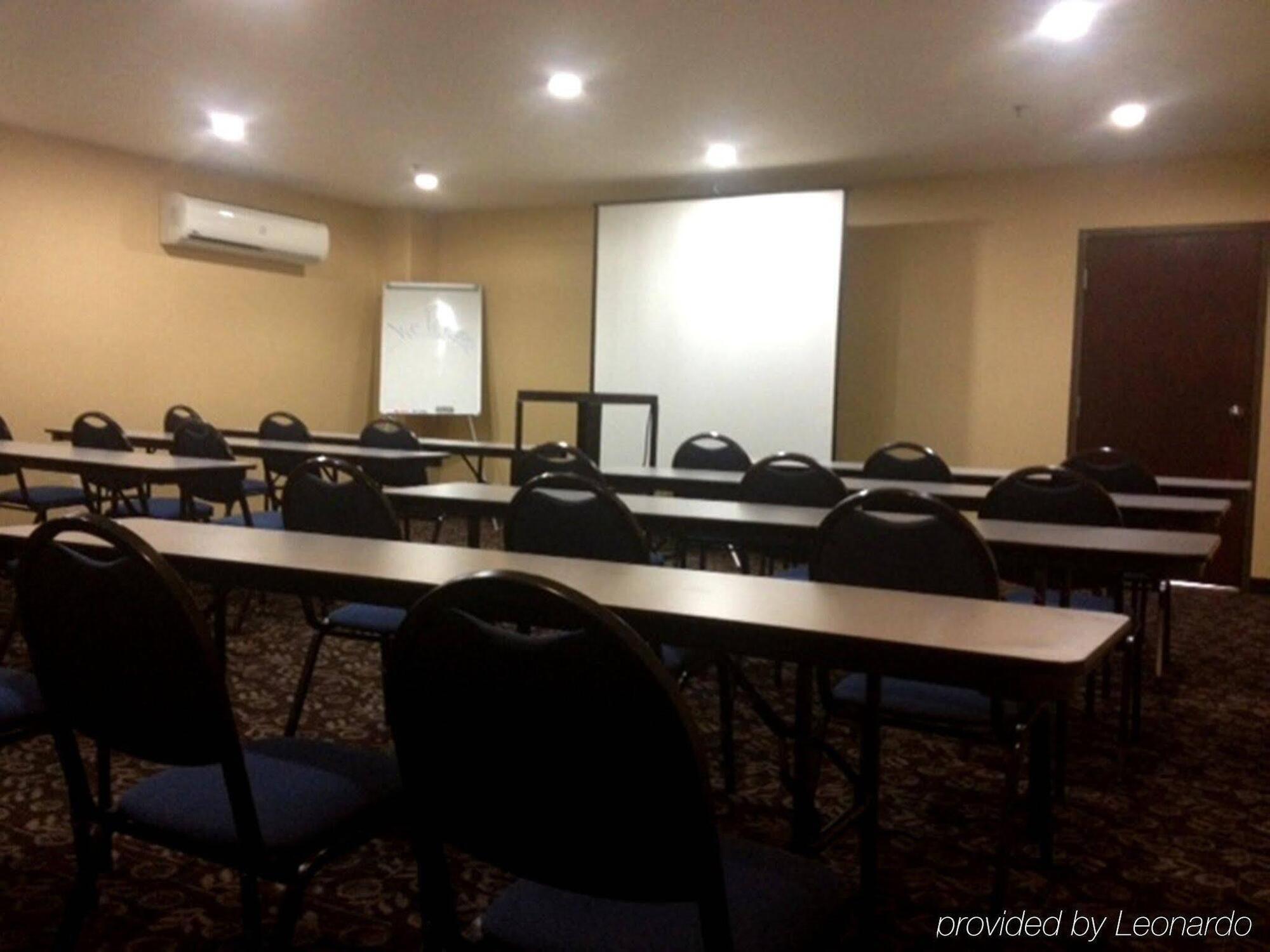 Holiday Inn Express Hotel & Suites Woodland Hills By Ihg Los Angeles Eksteriør billede