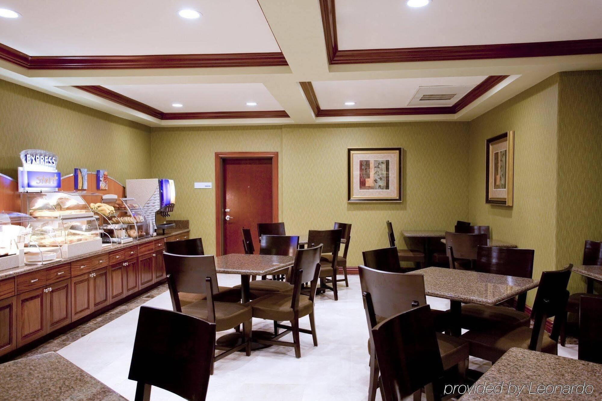 Holiday Inn Express Hotel & Suites Woodland Hills By Ihg Los Angeles Eksteriør billede